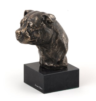 Staffordshire Bull Terrier głowa na kamieniu Art-Dog